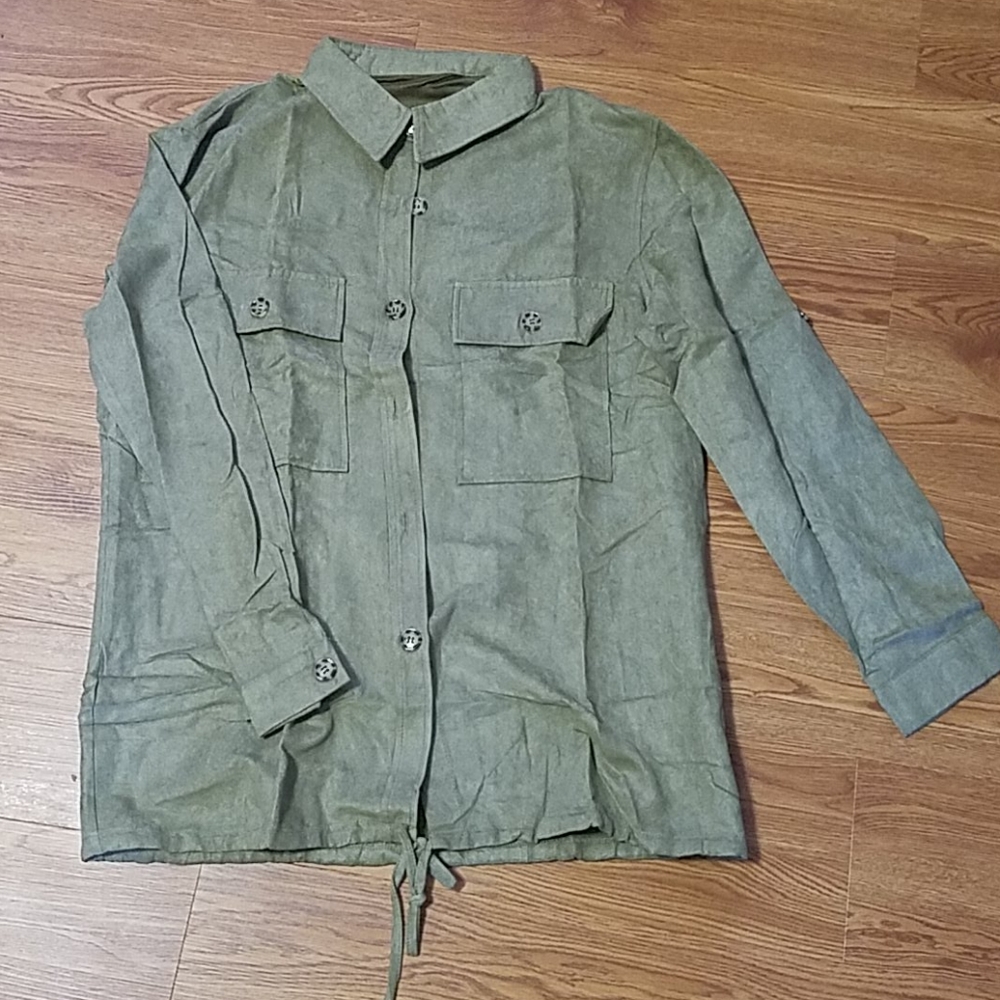Green Buttoned Shirt with Pockets - Picture 3 of 5